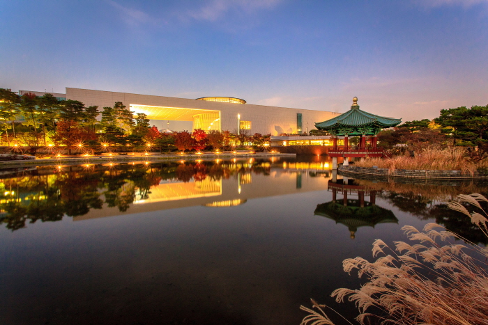 国立中央博物馆(국립중앙박물관) 国立中央博物馆(국립중앙박물관)