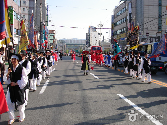 牙山圣雄李舜臣节(아산 성웅 이순신축제) 牙山圣雄李舜臣节(아산 성웅 이순신축제)