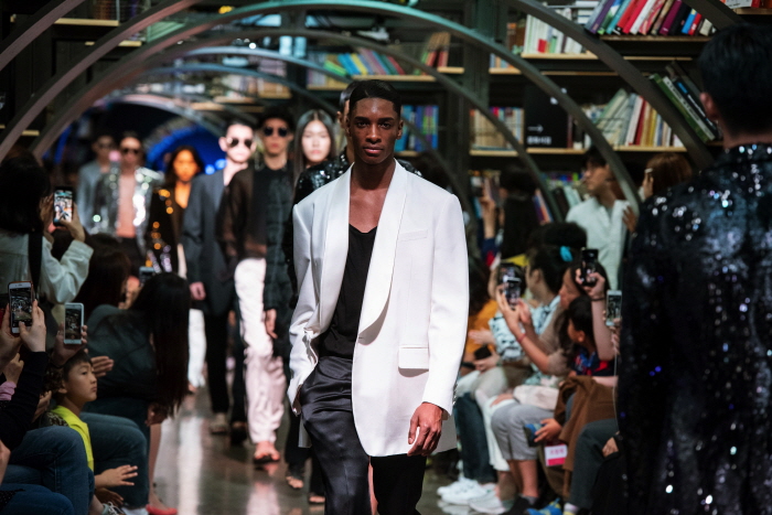 首尔365时装秀(서울 365 패션쇼)