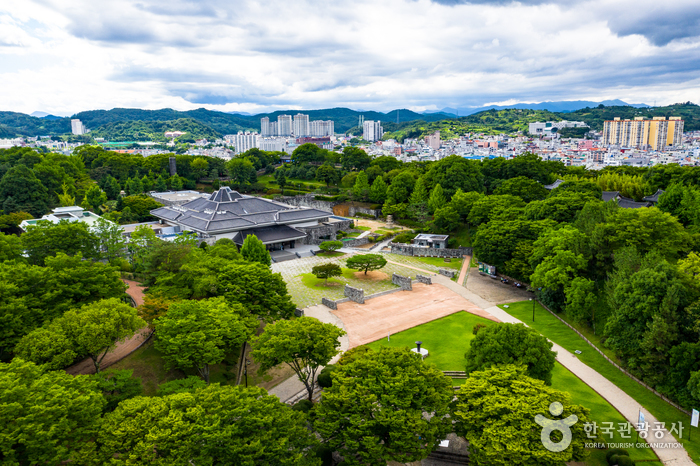 国立晋州博物馆(국립진주박물관) 国立晋州博物馆(국립진주박물관)