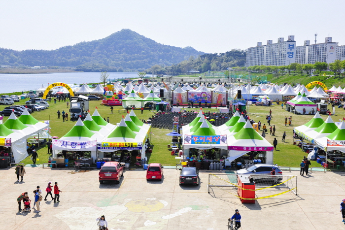 荣山浦魟鱼庆典(영산포 홍어축제)