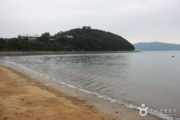 Naro Wuju Beach (나로우주해수욕장)