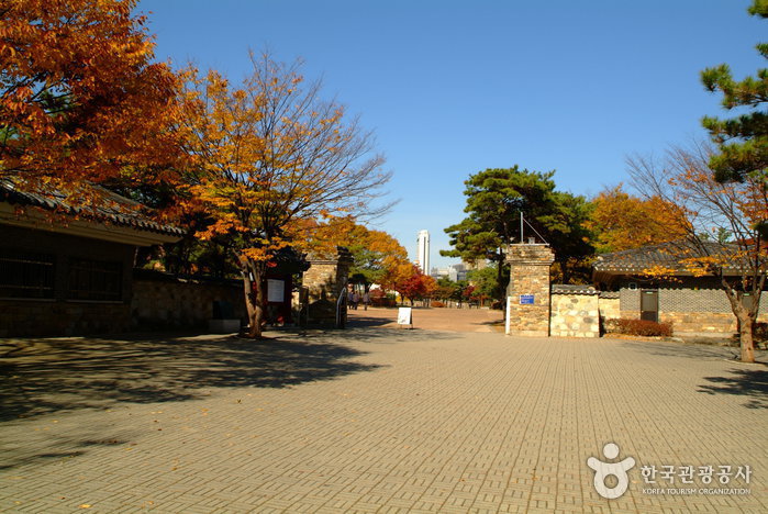 Seoul Seokchon-dong Ancient Tombs (서울 석촌동 고분군)