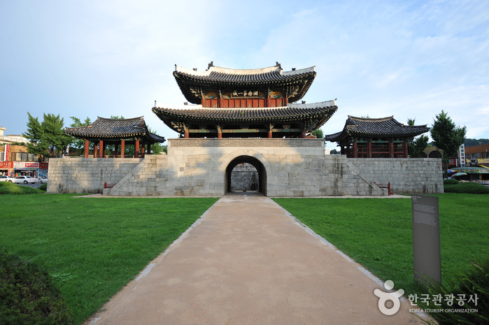 Jeonju Pungnammun Gate (전주 풍남문)