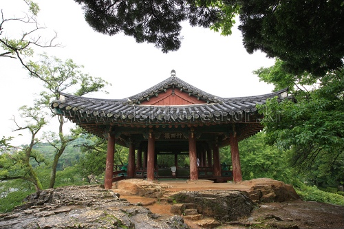 Jukseoru Pavilion (삼척 죽서루) Jukseoru Pavilion (삼척 죽서루)