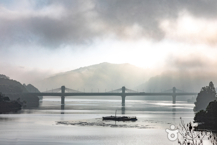 Okjeongho Lake (옥정호 (물안개길))