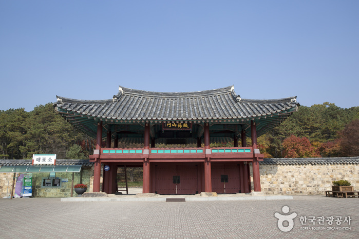 Forteresse Busosanseong et vestiges Gwanbungni (patrimoine de l'Unesco) - 관북리유적과 부소산성