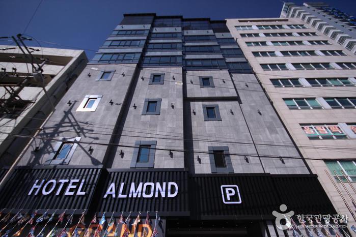 Almond Hotel [Korea Quality] / 아몬드호텔 [한국관광 품질인증/Korea Quality]