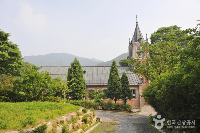 Cathédrale Pungsuwon à Hoengseong (횡성 풍수원천주교회)