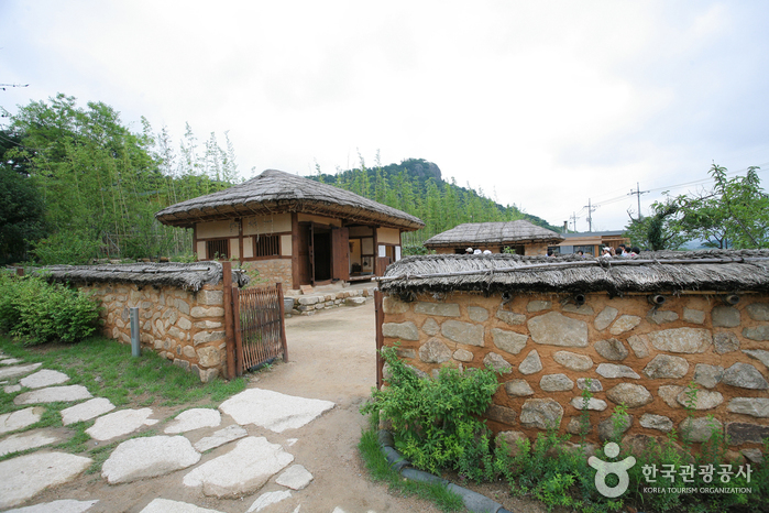 Village natal du 16ème Président de la République de Corée, Roh Moo-hyun (진영 봉하마을과 노무현 대통령 생가)