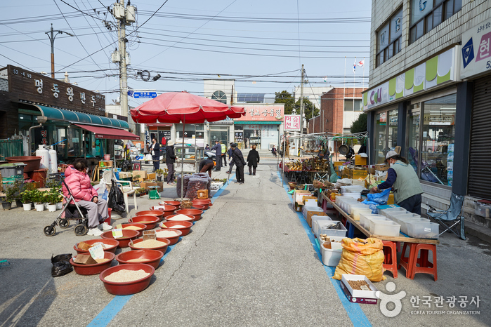 Marché folklorique de Bukpyeong (chaque 3 et 8 du mois) (북평민속오일장 - 3일, 8일)