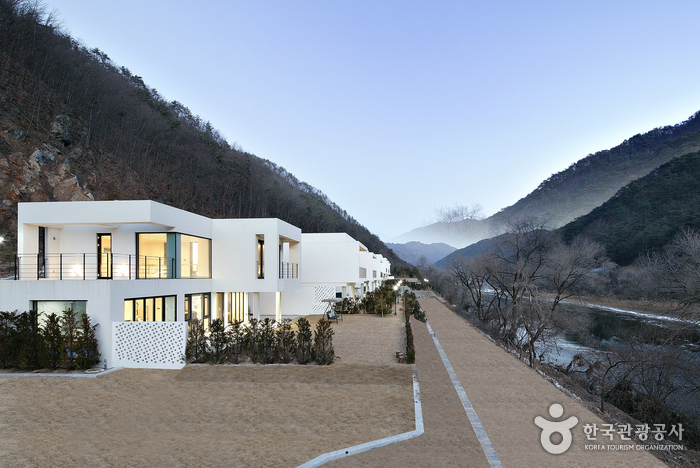 Be, Bridge Pool Villa Resort (Selene) [Korea Quality] / 비브릿지(셀레네) [한국관광 품질인증/Korea Quality]