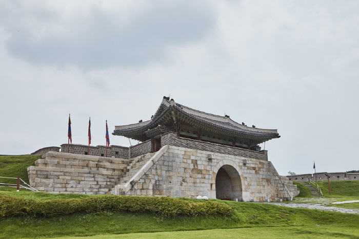 Porte Changnyongmun (창룡문)