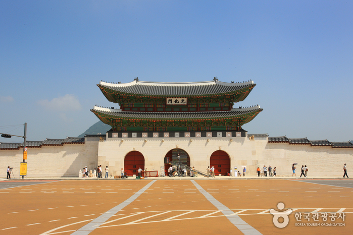 Porte Gwanghwamun (광화문)