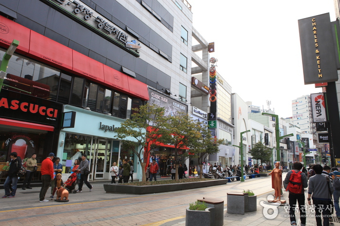 La Rue Gwangbok-ro (Culture et Shopping) (광복로문화패션거리)