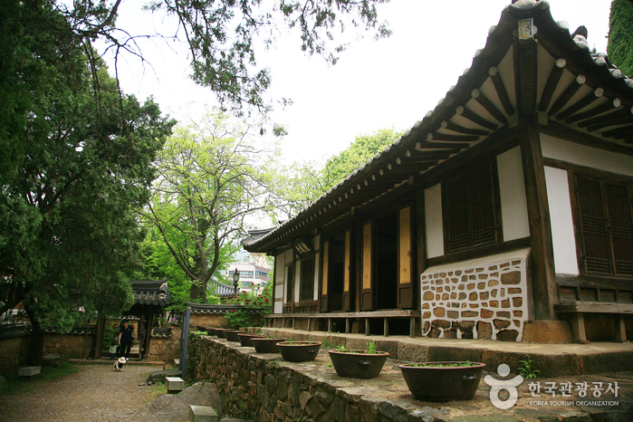 Musée Chunghyeon (충현박물관)
