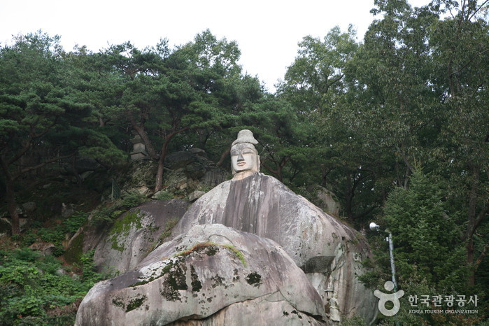 Andong Icheondong Seokbulsang (Statue de Bouddha en pierre d’Andong icheondong) (안동 이천동 마애여래입상)