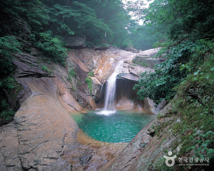 La cascade de Yongso (용소폭포)