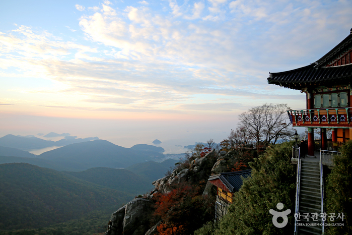 Temple Geumsan Boriam (Namhae) 금산 보리암(남해)