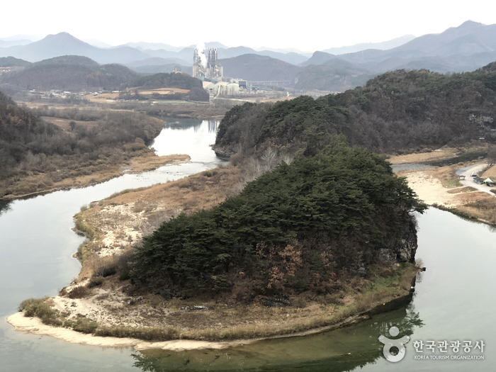 Falaise en forme de péninsule coréenne (Village Seonam)  (선암마을 한반도지형)