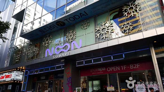Centre Commercial “Noon Square” à Myeong-dong (눈스퀘어)