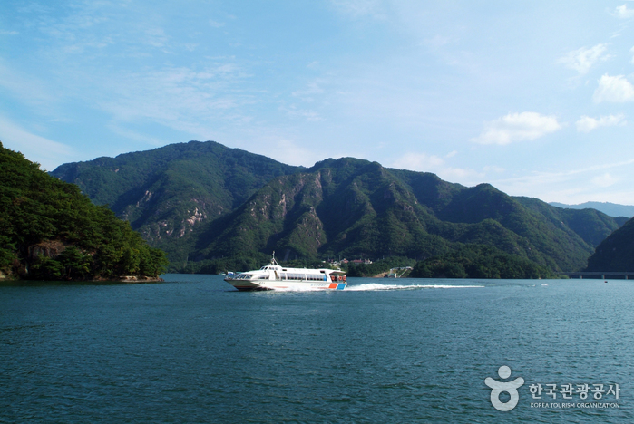 Ferrys du Lac Chungjuho (충주호 유람선)