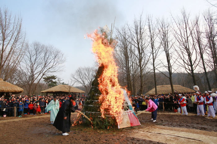 Festival de la nouvelle année au village traditionnel de Corée (한국민속촌 설맞이 복잔치)
