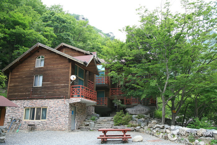 国立神仏山瀑布自然休養林（국립 신불산폭포자연휴양림）