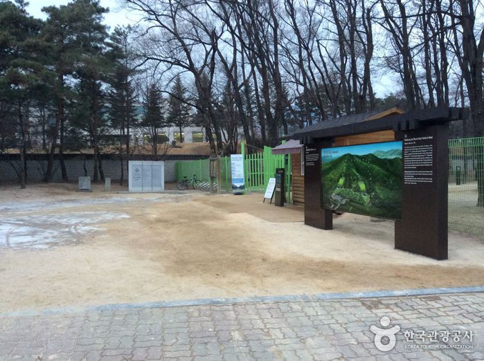 ソウル  献陵（太宗、元敬王后）と仁陵（純祖、純元王后）［ユネスコ世界遺産（文化遺産）］（서울 헌릉（태종,원경왕후）과 인릉（순조,순원왕후）[유네스코 세계문화유산]）