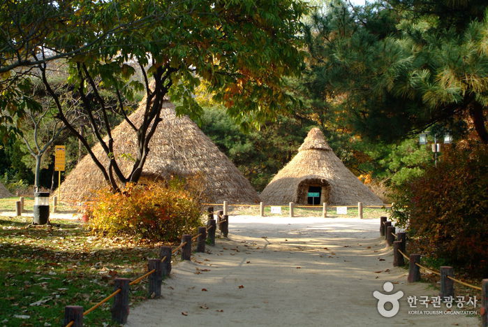 Район доисторических поселений Амса-дон (서울 암사동 유적)