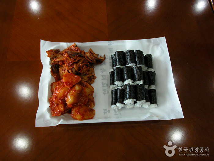 Ttungbo Halmae Gimbap (뚱보할매김밥) Ttungbo Halmae Gimbap (뚱보할매김밥)