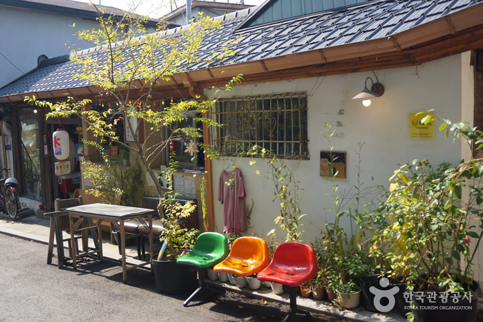 Calle Samcheongdong-gil (삼청동길) Calle Samcheongdong-gil (삼청동길)