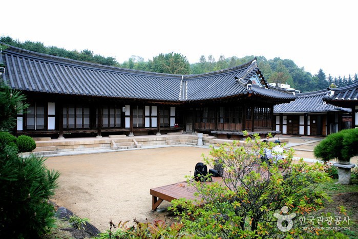 Casa de Lee Jang-woo (이장우가옥) Casa de Lee Jang-woo (이장우가옥)